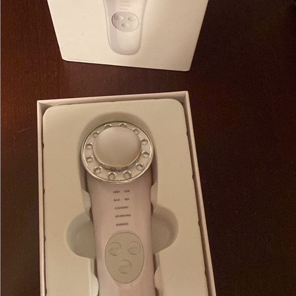 Cleansing Optical Rejuvenation Device - Picture 3 of 6